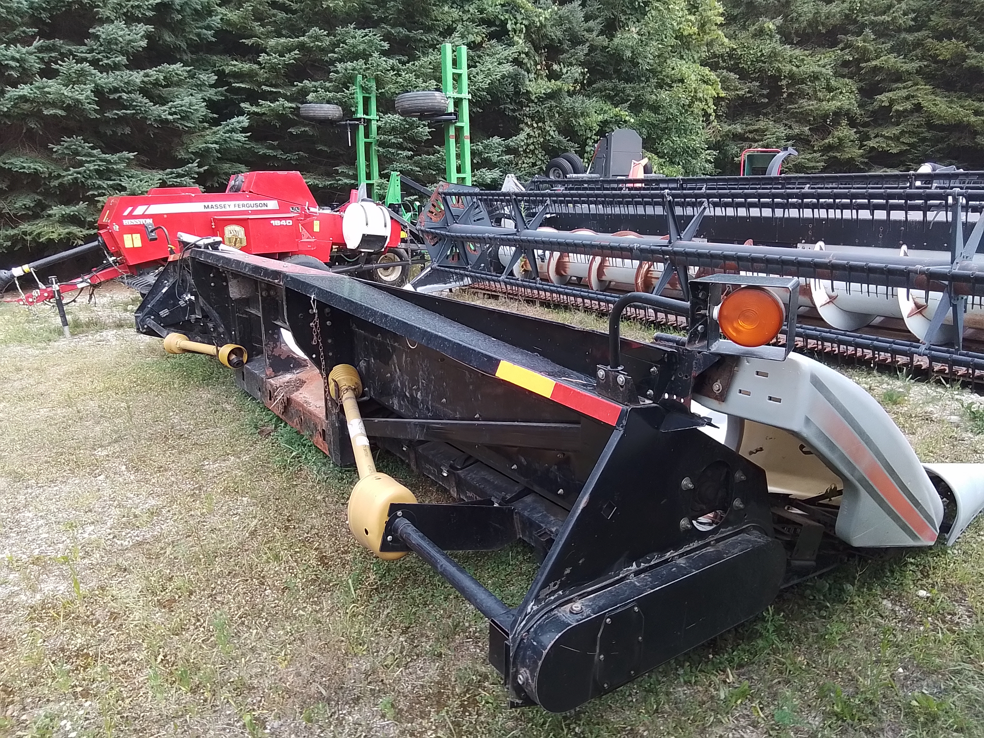 2001 Gleaner HUGGER830 Misc