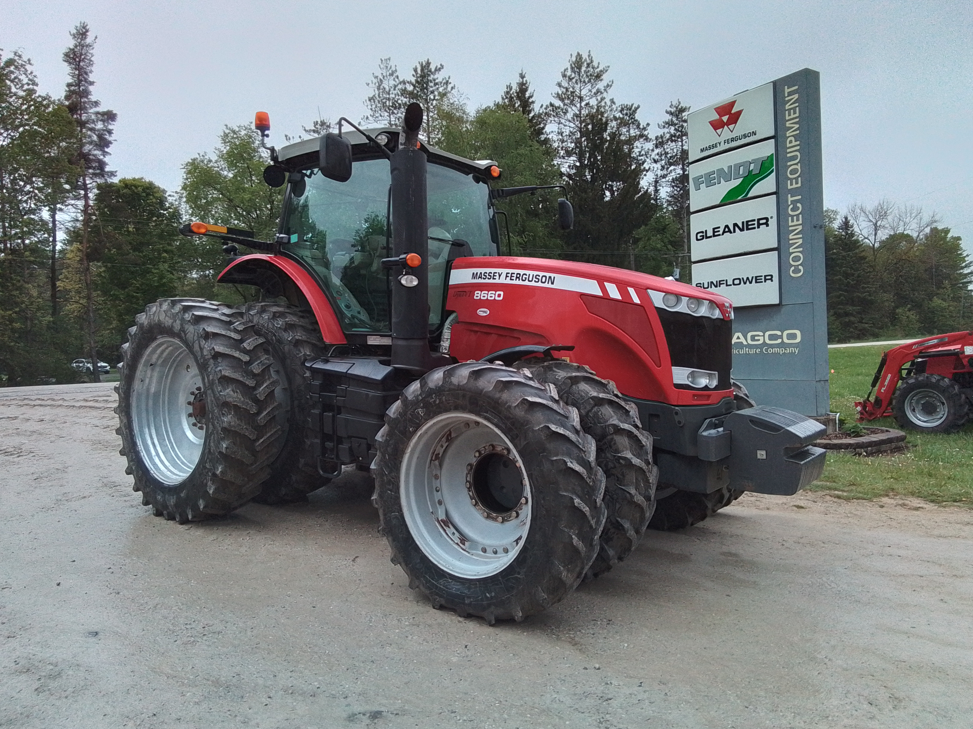2013 Massey Ferguson 8660 Tractor