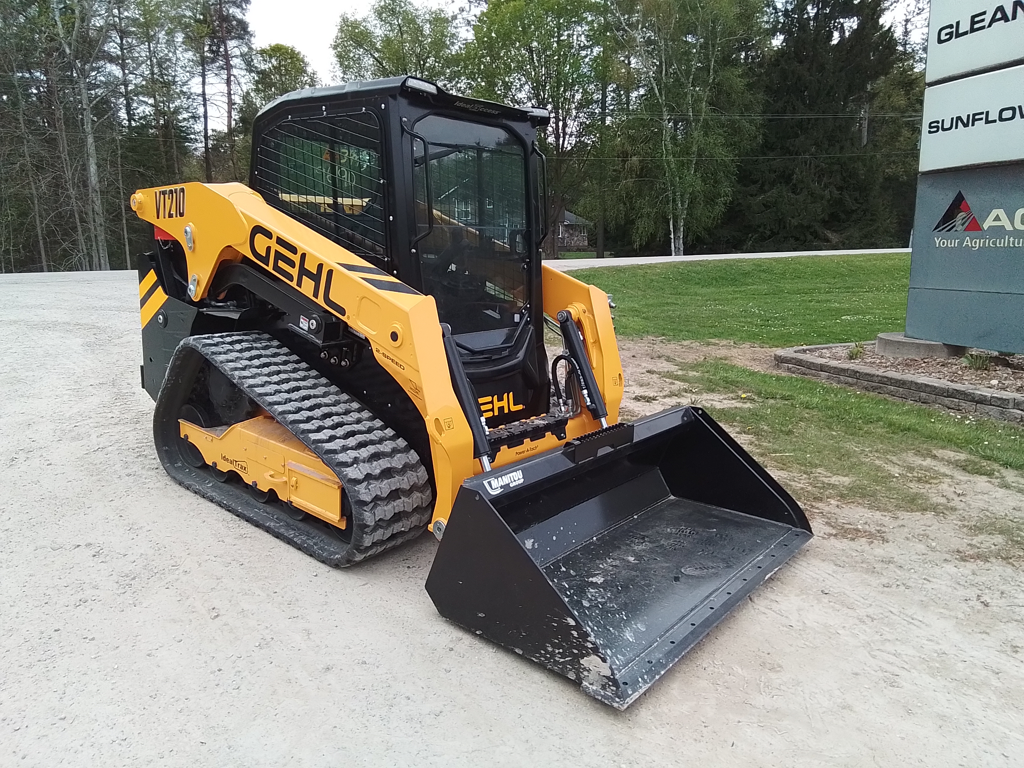 Gehl VT210 Compact Track Loader