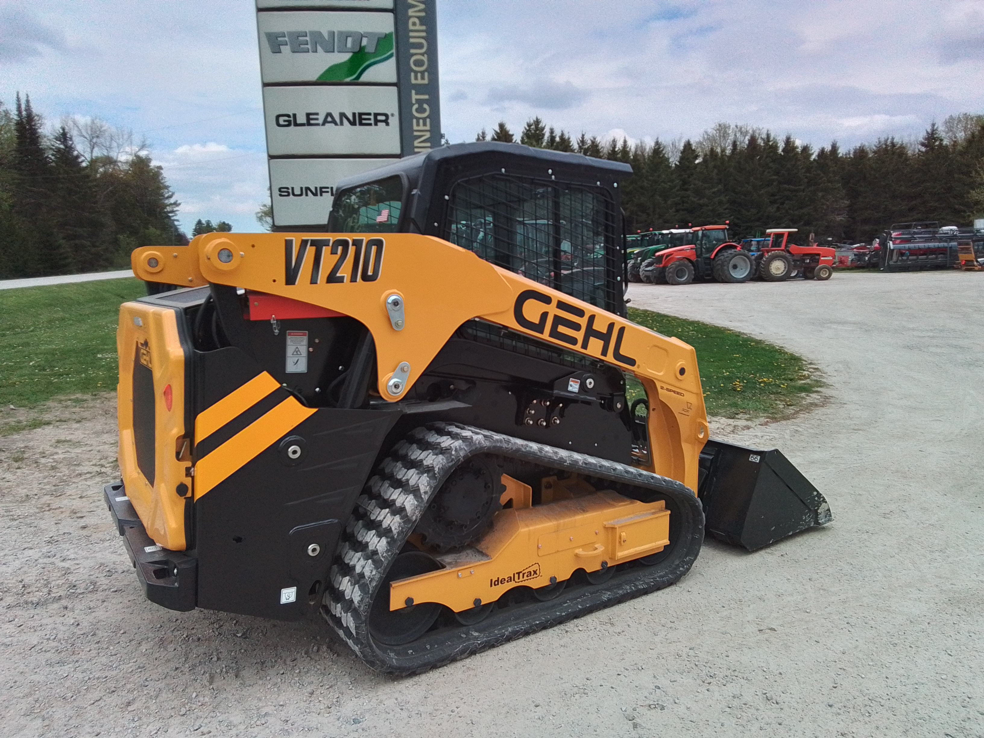 Gehl VT210 Compact Track Loader