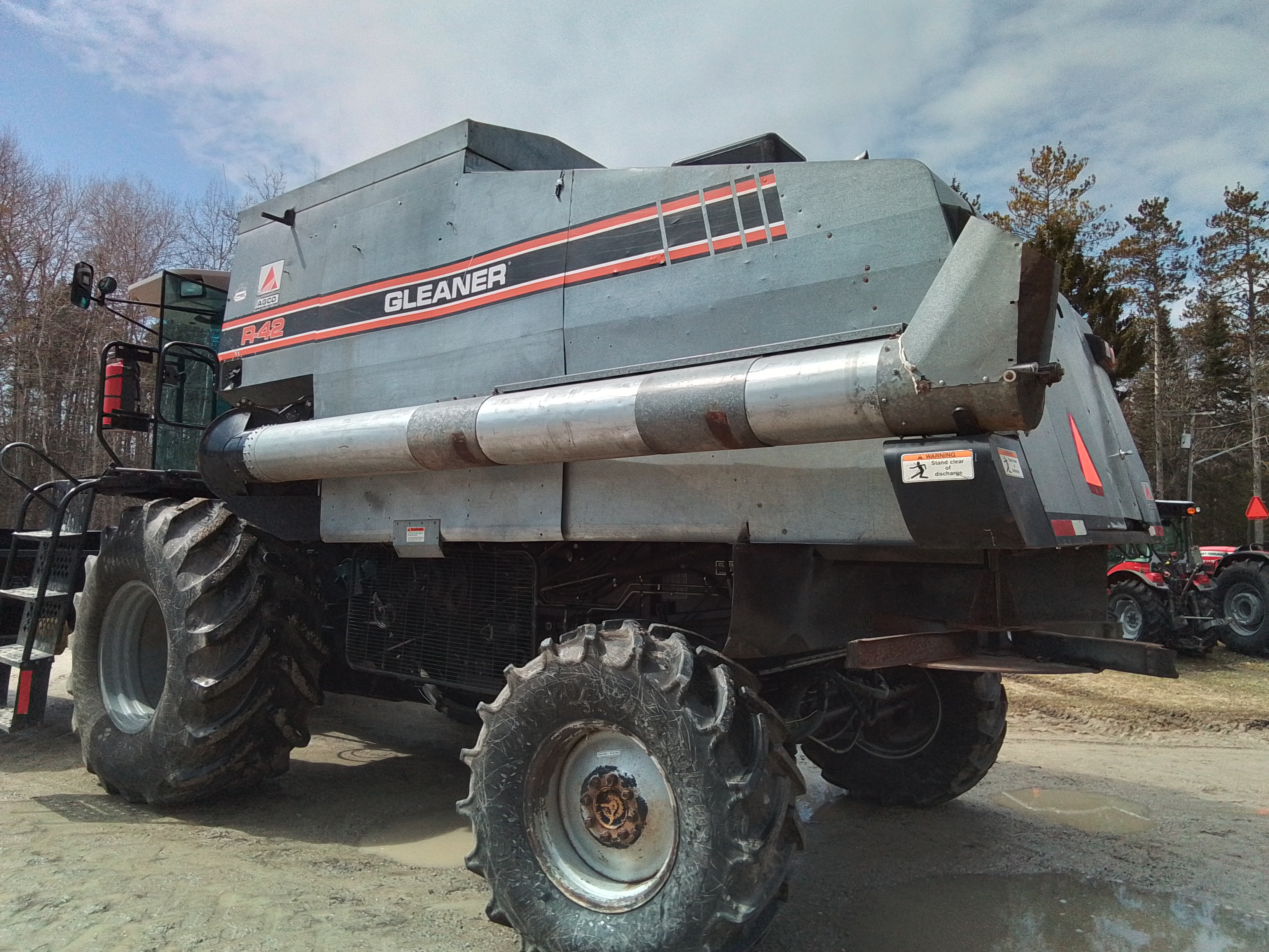 1996 Gleaner R42 Combine