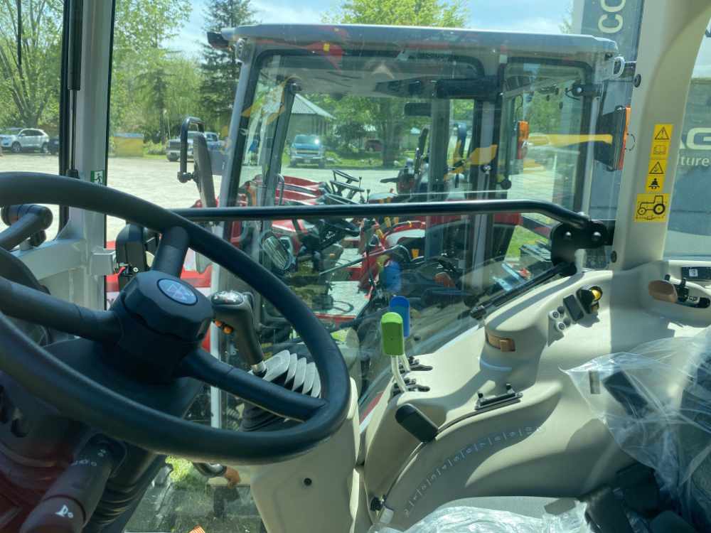 2023 Massey Ferguson 3VL.95 Tractor