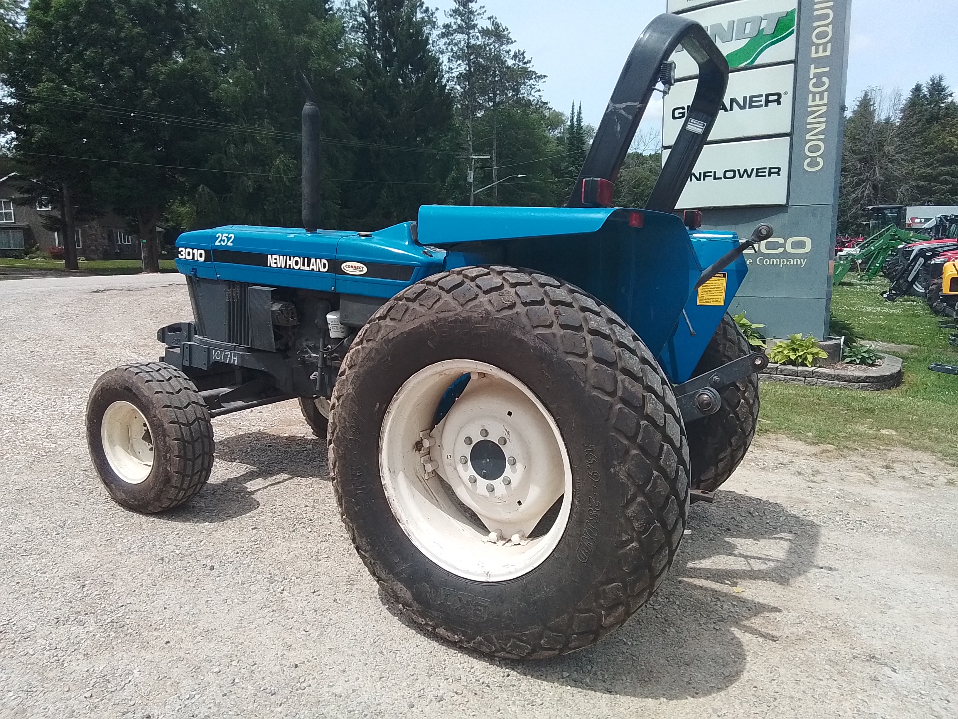 New Holland 3010 Tractor