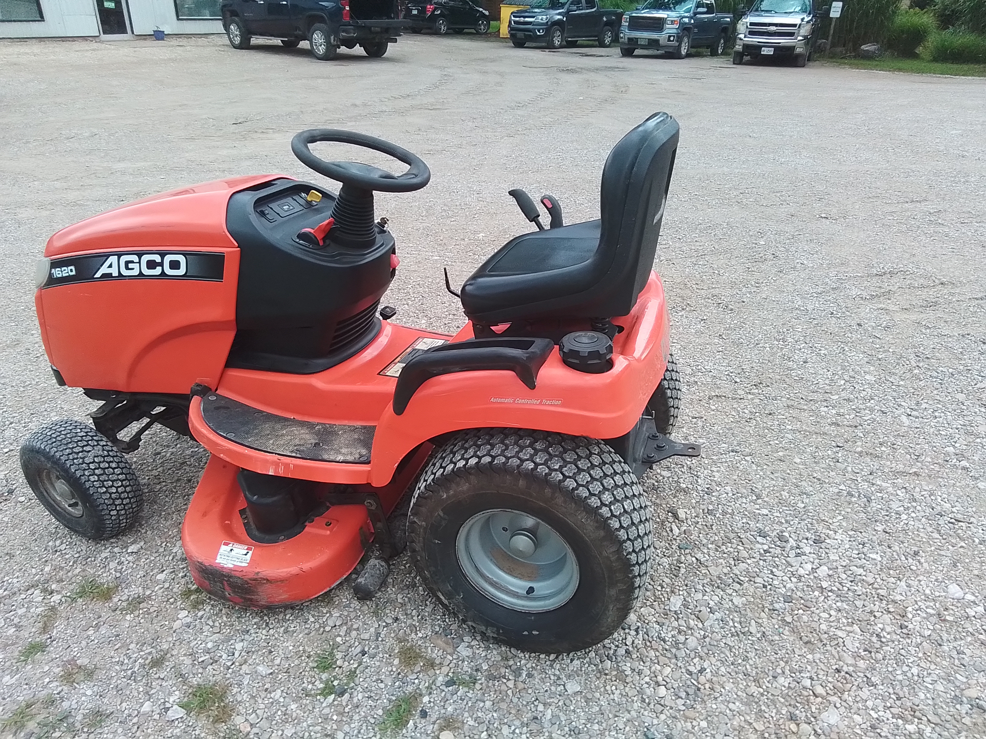 2004 AGCO 1620HV Mower/Riding