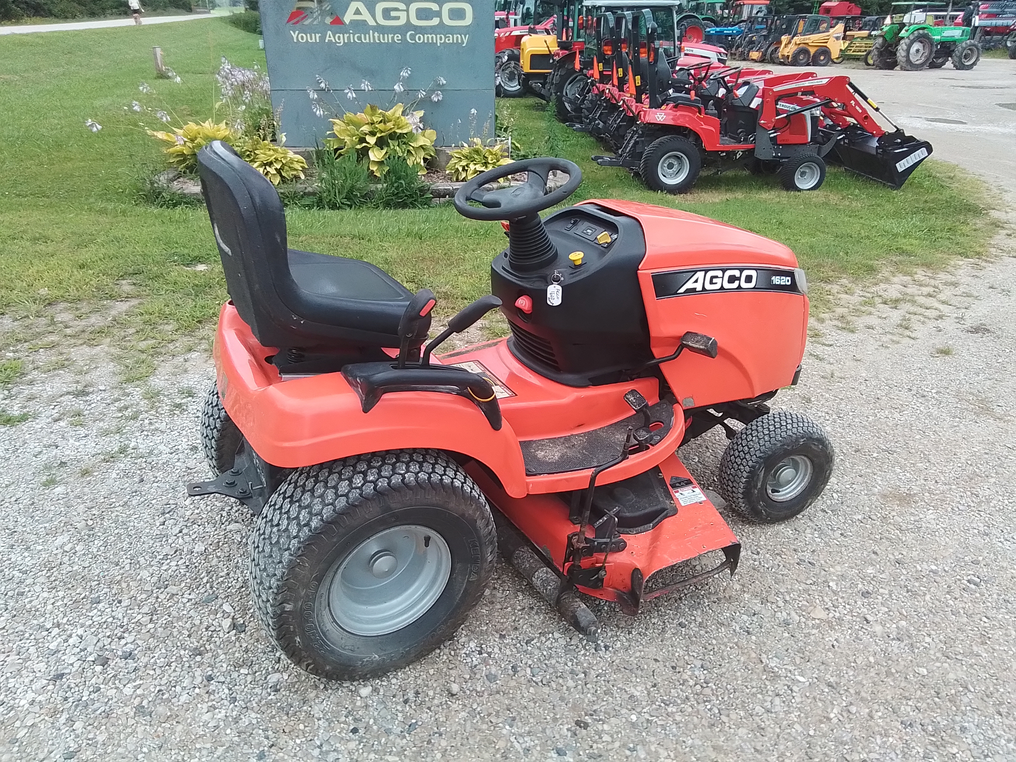 2004 AGCO 1620HV Mower/Riding
