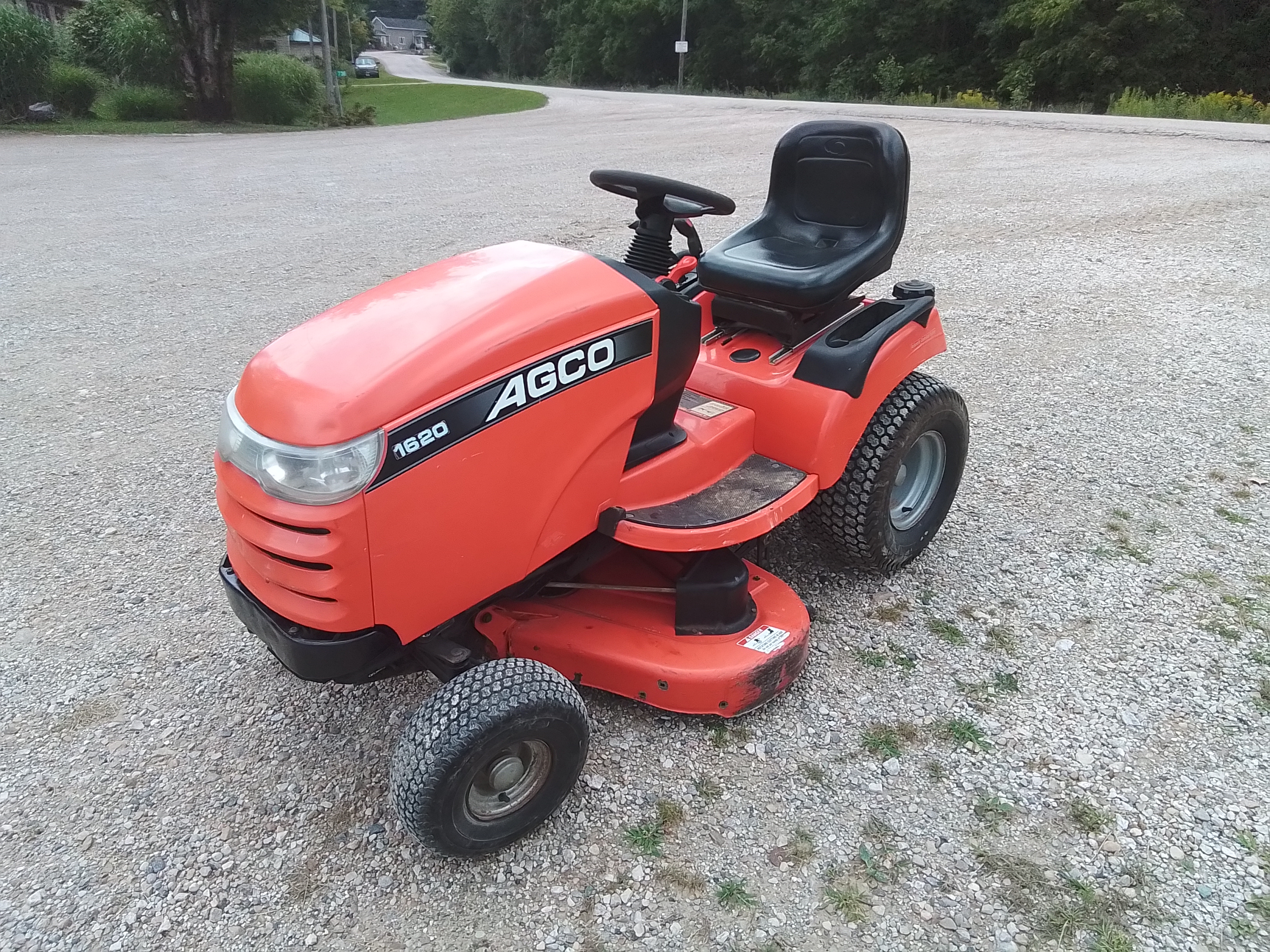 2004 AGCO 1620HV Mower/Riding
