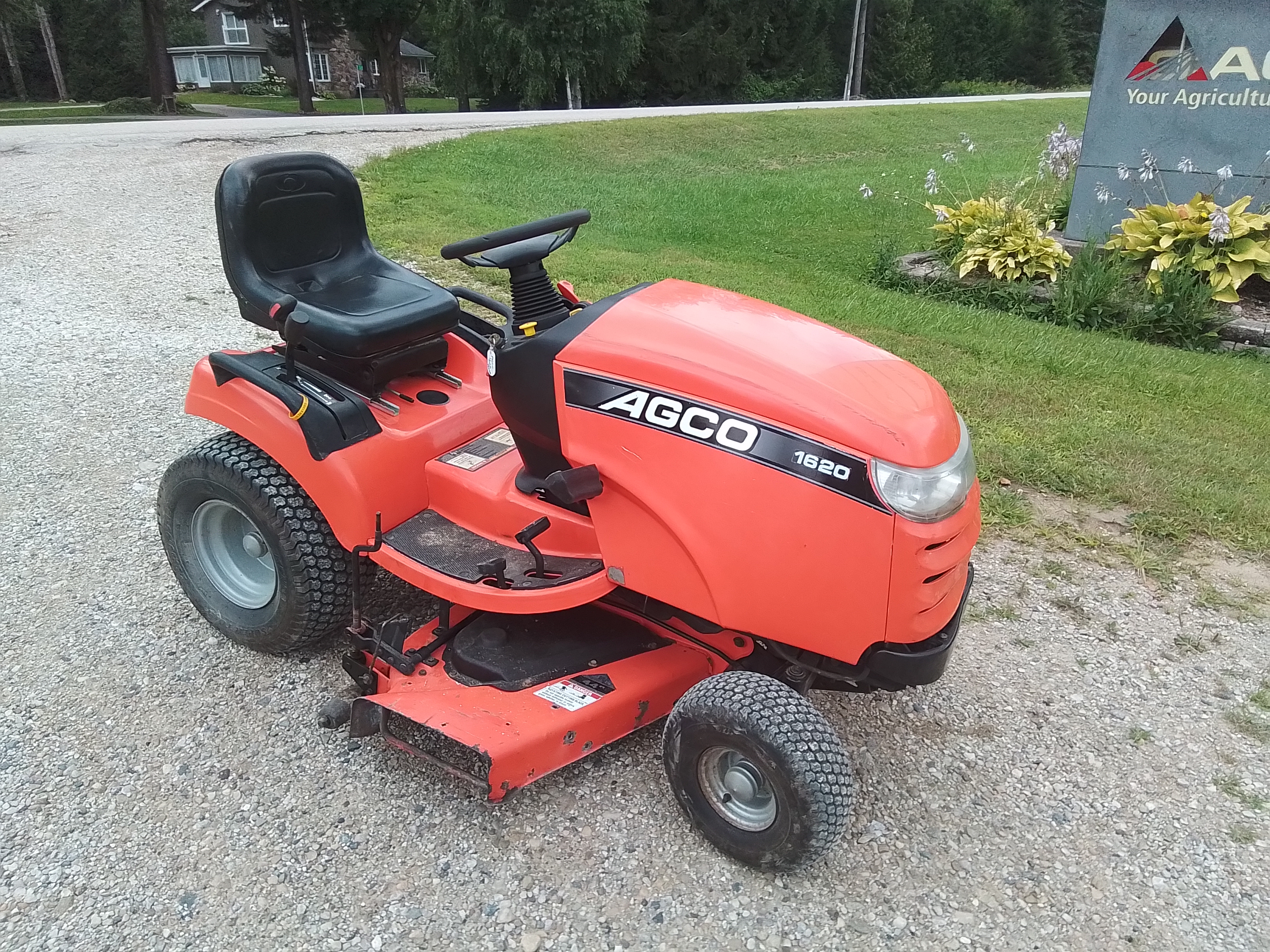 2004 AGCO 1620HV Mower/Riding