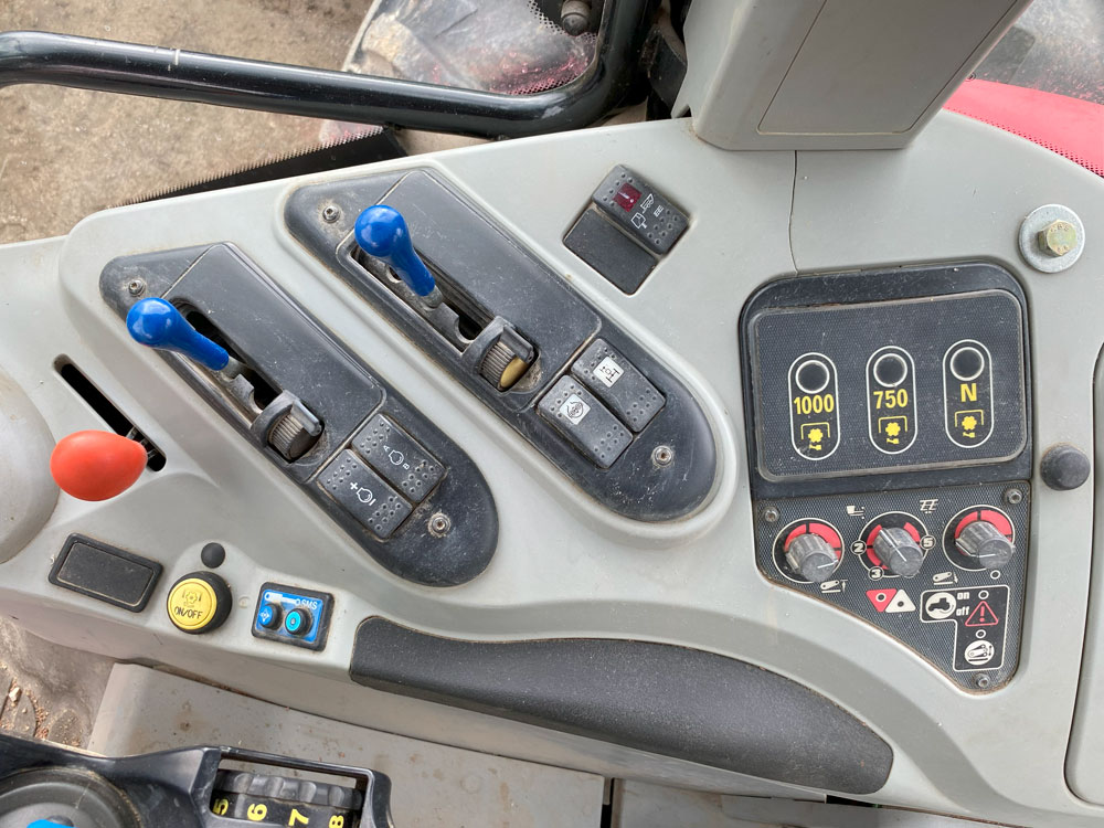 2004 Massey Ferguson 8450 Tractor