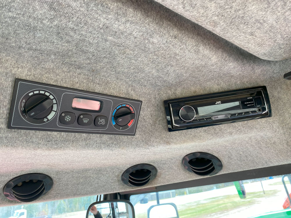 2004 Massey Ferguson 8450 Tractor