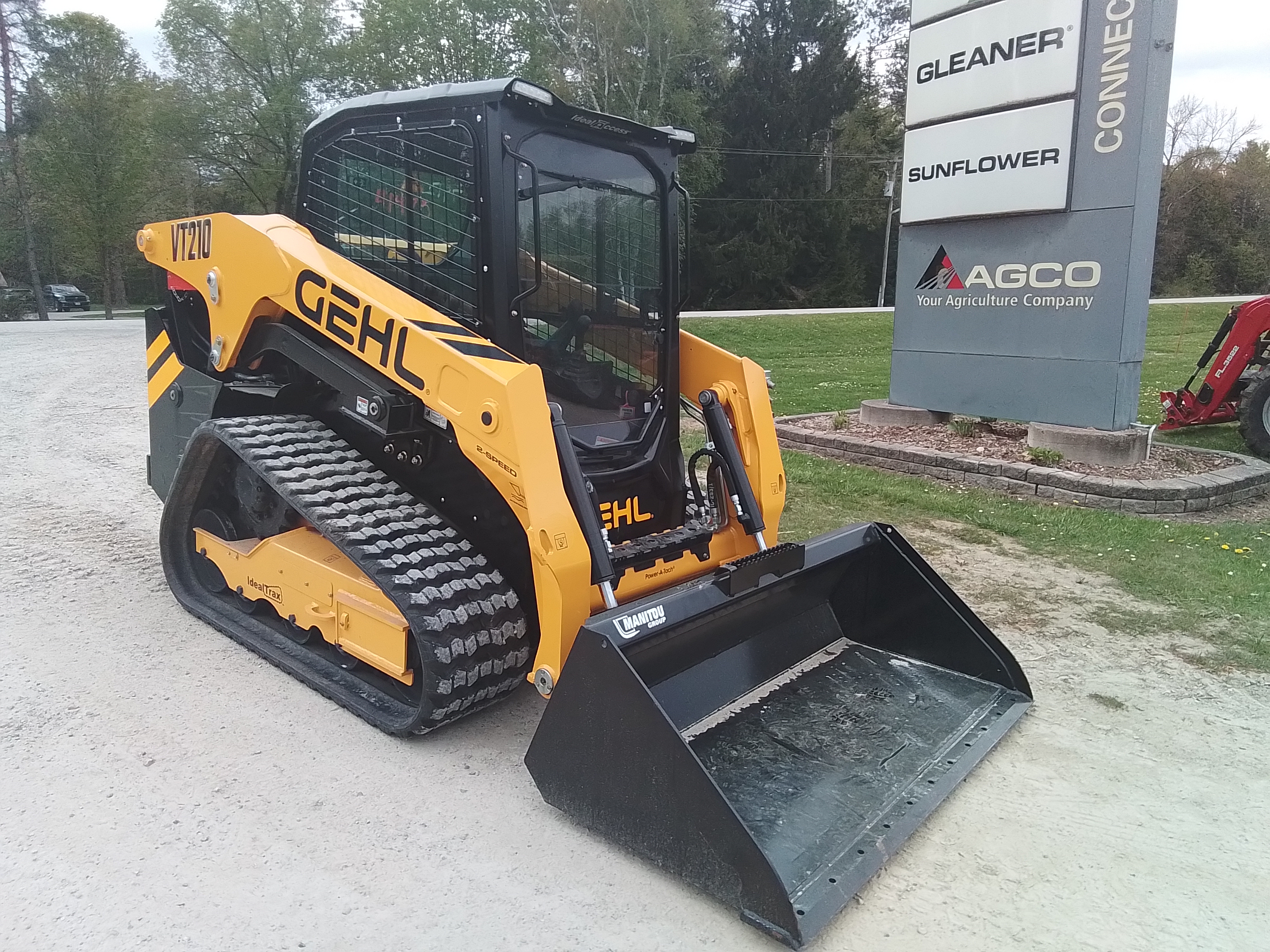 Gehl VT210 Compact Track Loader