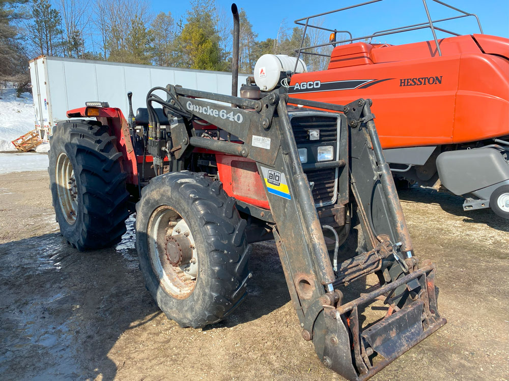 1996 Massey Ferguson 390 Tractor