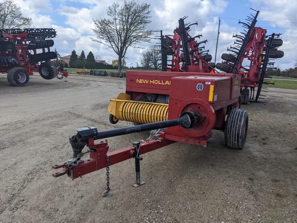 2000 New Holland 570 Baler/Square