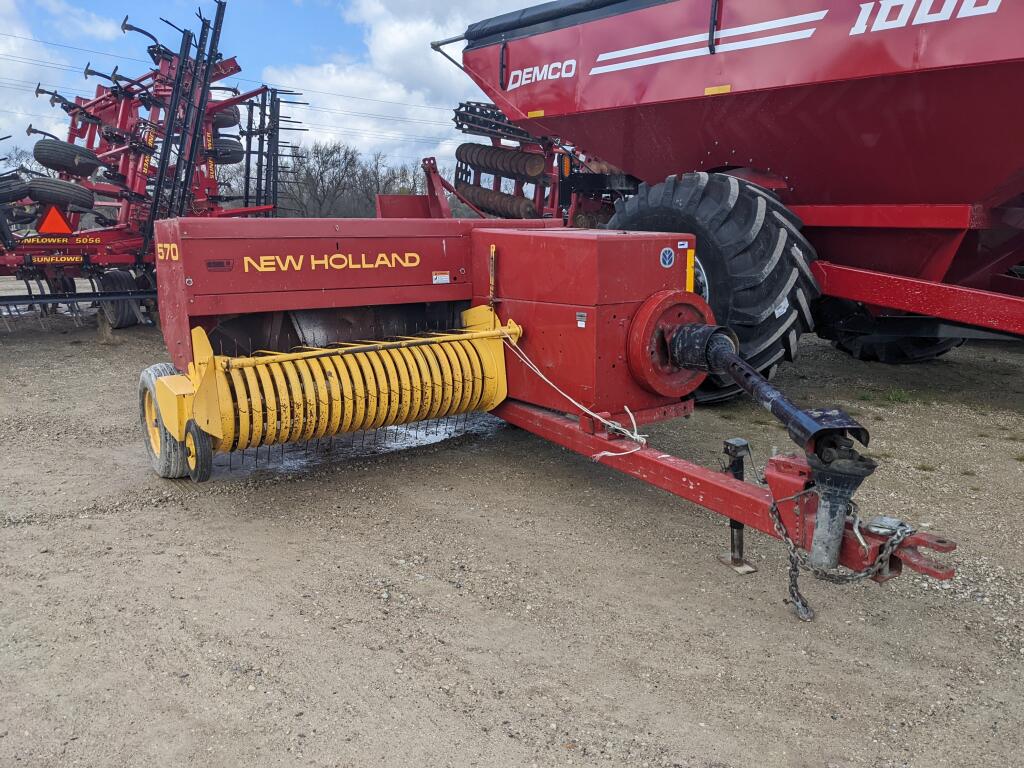 2000 New Holland 570 Baler/Square