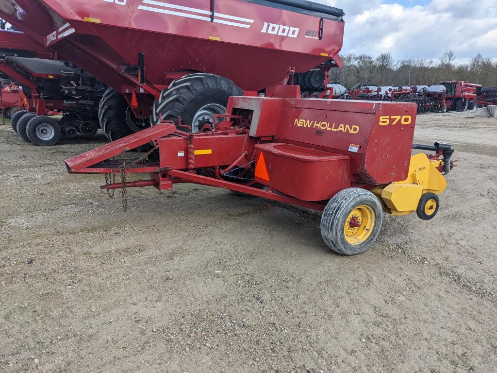 2000 New Holland 570 Baler/Square