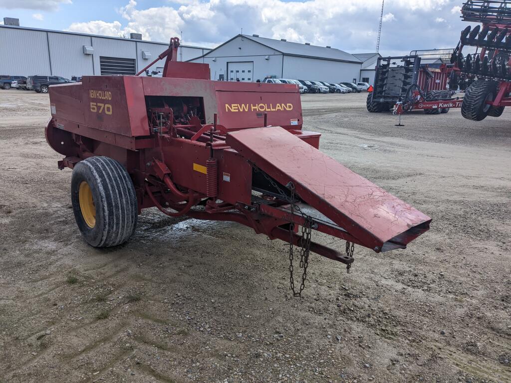 2000 New Holland 570 Baler/Square