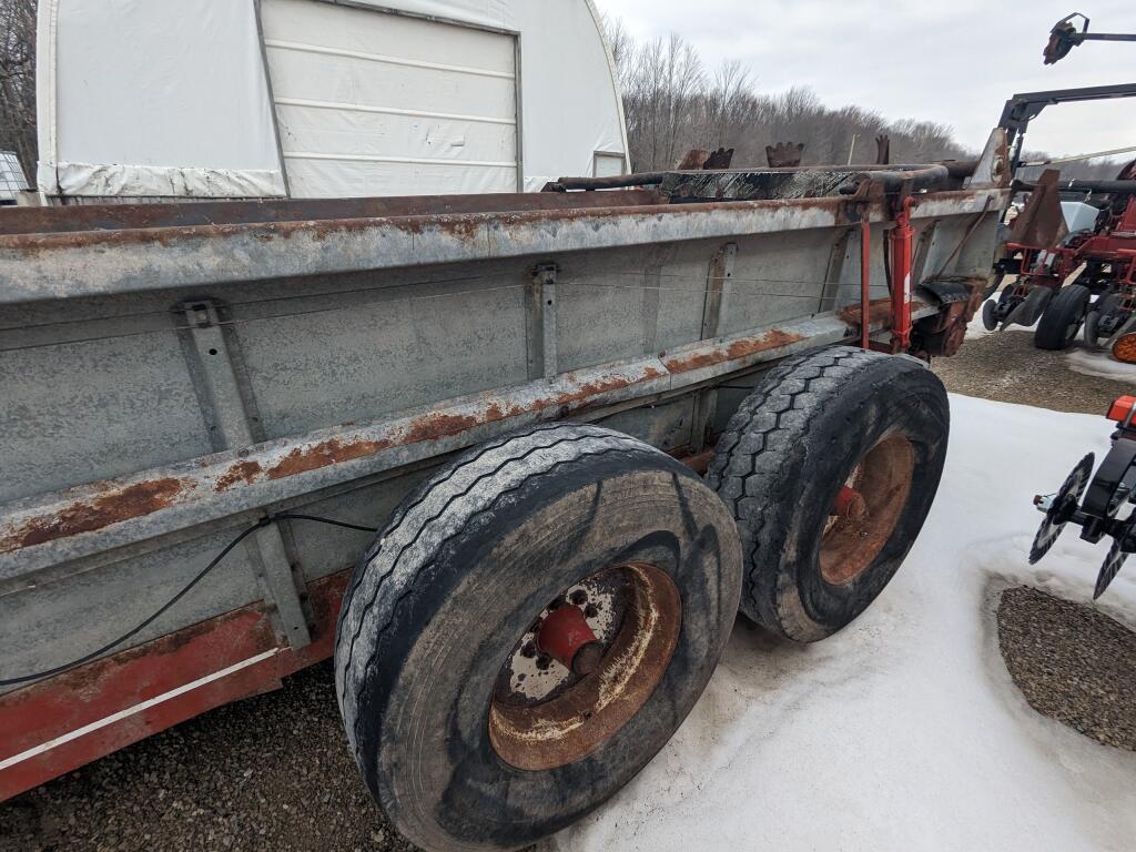 2012 New Idea 3743 Manure Spreader