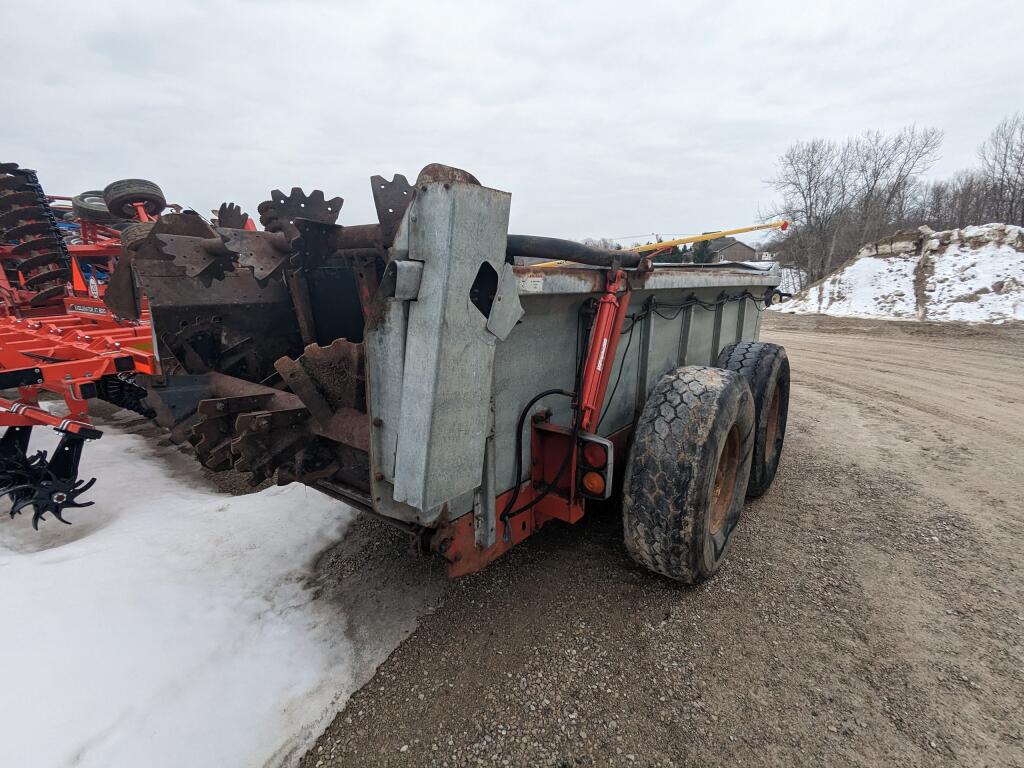 2012 New Idea 3743 Manure Spreader