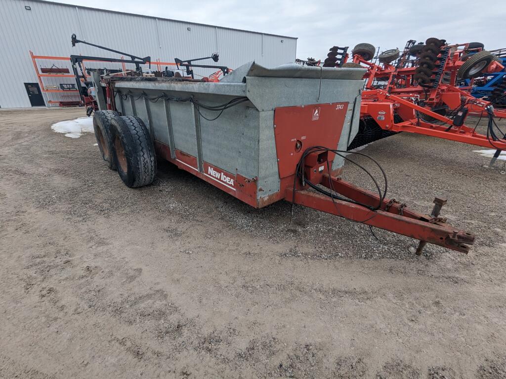 2012 New Idea 3743 Manure Spreader