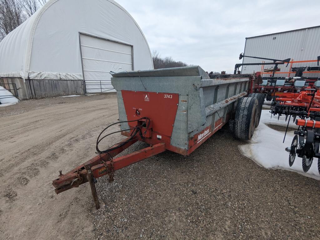 2012 New Idea 3743 Manure Spreader