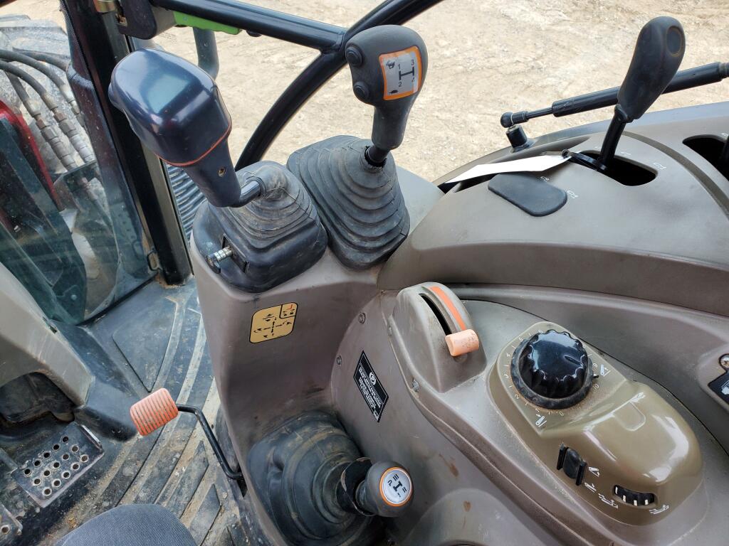 2015 Case IH Farmall 120C Tractor Loader