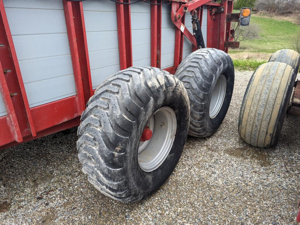 2013 Hagedorn 2277 Manure Spreader