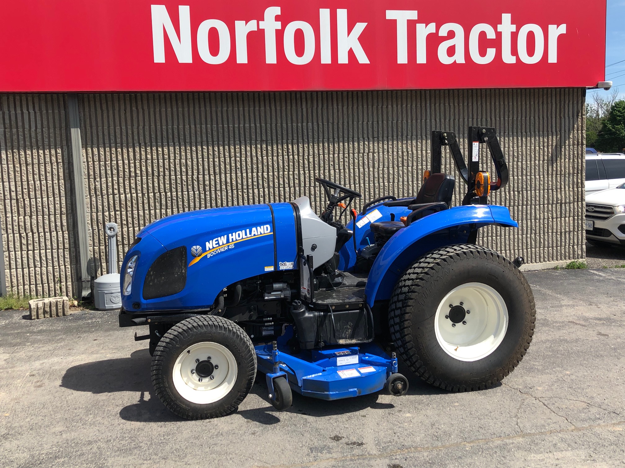 2017 New Holland Boomer 45 T4B Tractor