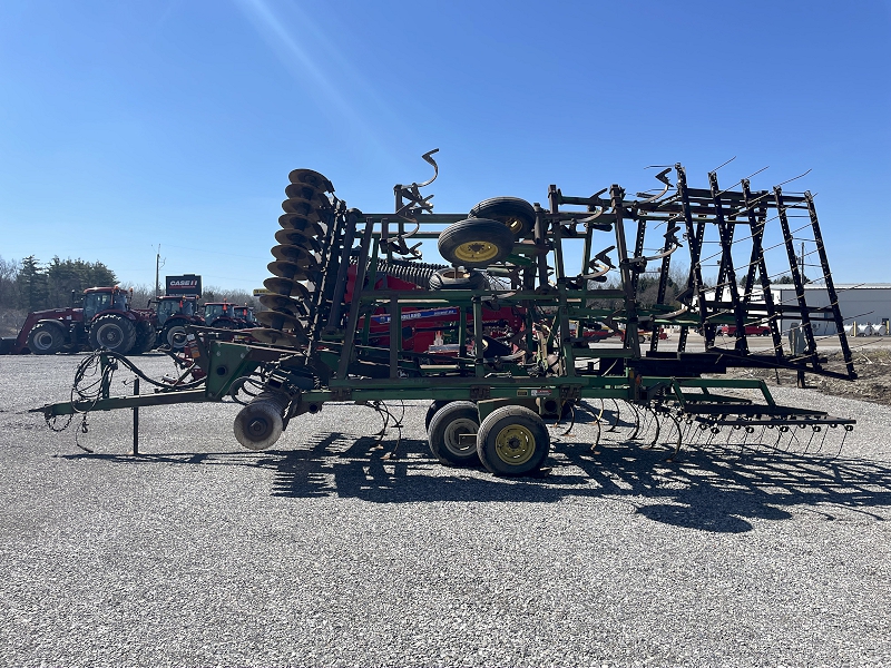 1995 John Deere 726 Field Cultivator