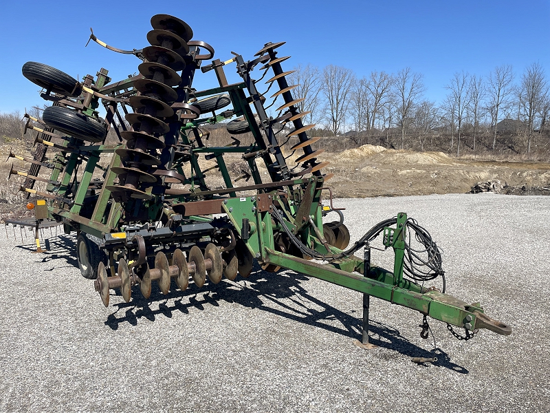 1995 John Deere 726 Field Cultivator