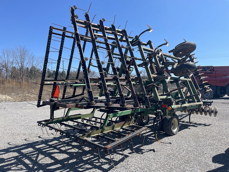 1995 John Deere 726 Field Cultivator