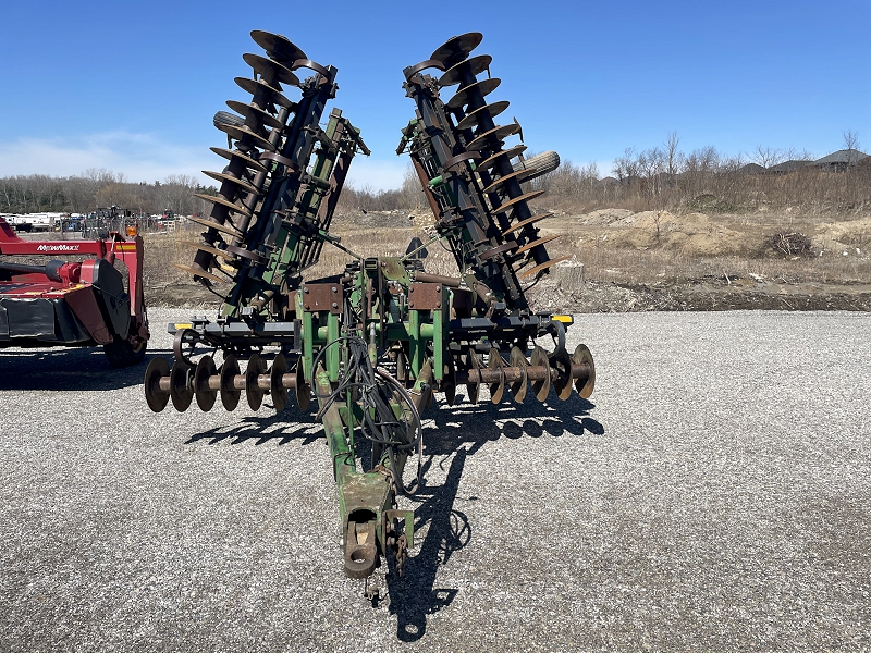 1995 John Deere 726 Field Cultivator