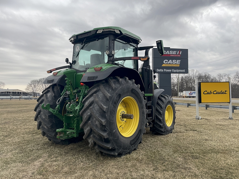 2022 John Deere 7R 230 Tractor