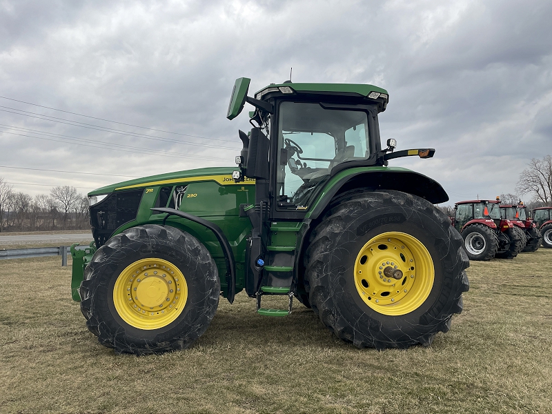 2022 John Deere 7R 230 Tractor