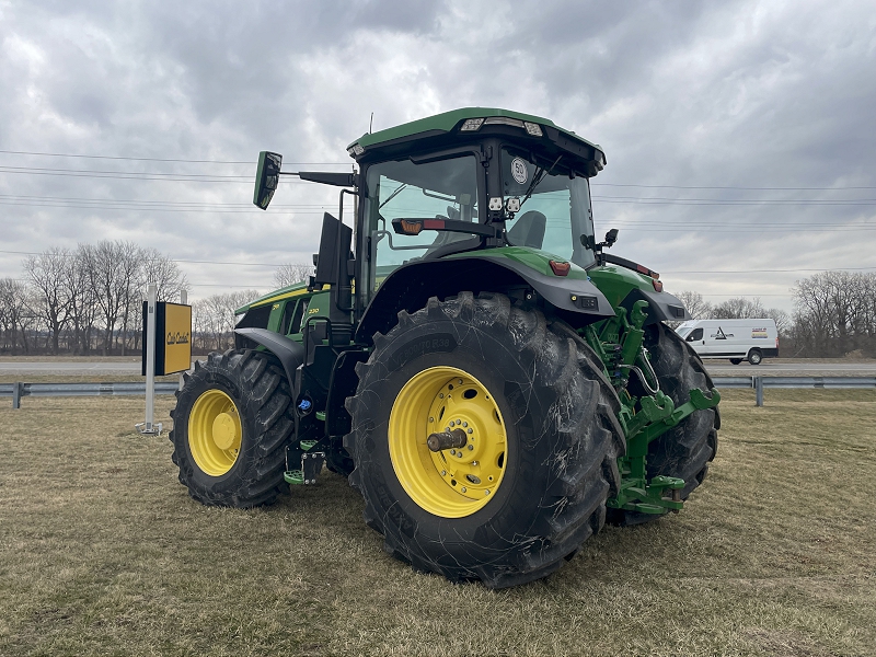 2022 John Deere 7R 230 Tractor