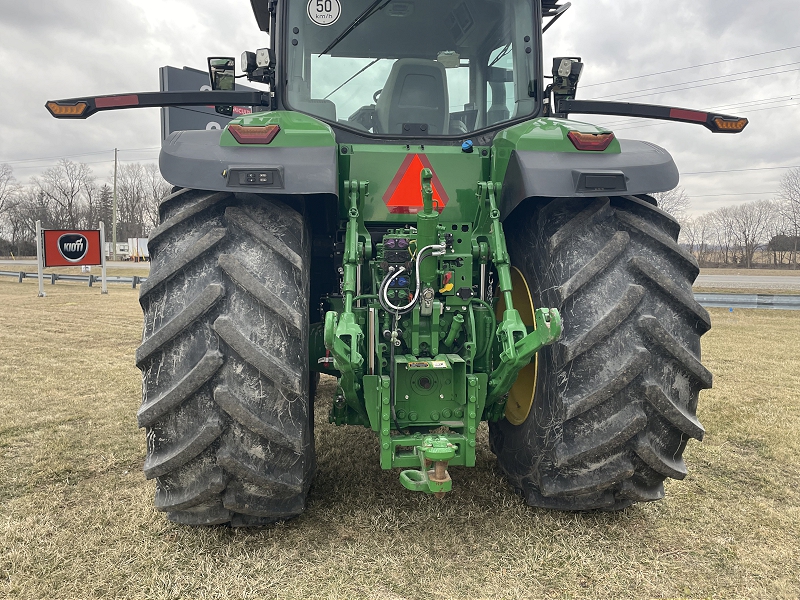 2022 John Deere 7R 230 Tractor