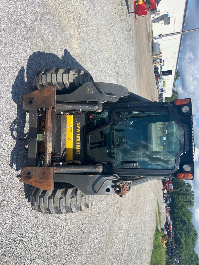 2011 New Holland L225 Skid Steer Loader