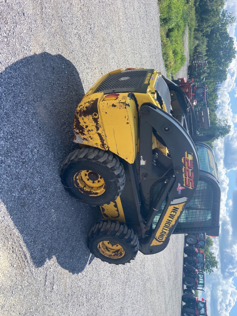 2011 New Holland L225 Skid Steer Loader