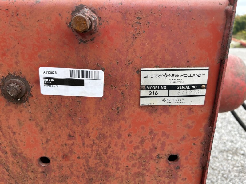 1983 New Holland 316 Baler/Square