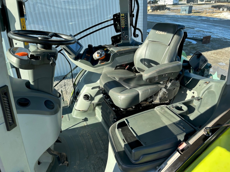 2017 CLAAS AXION 880 Tractor