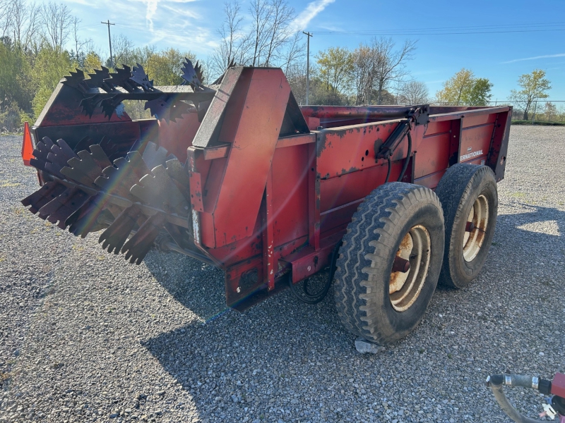 1972 International 575 Manure Spreader