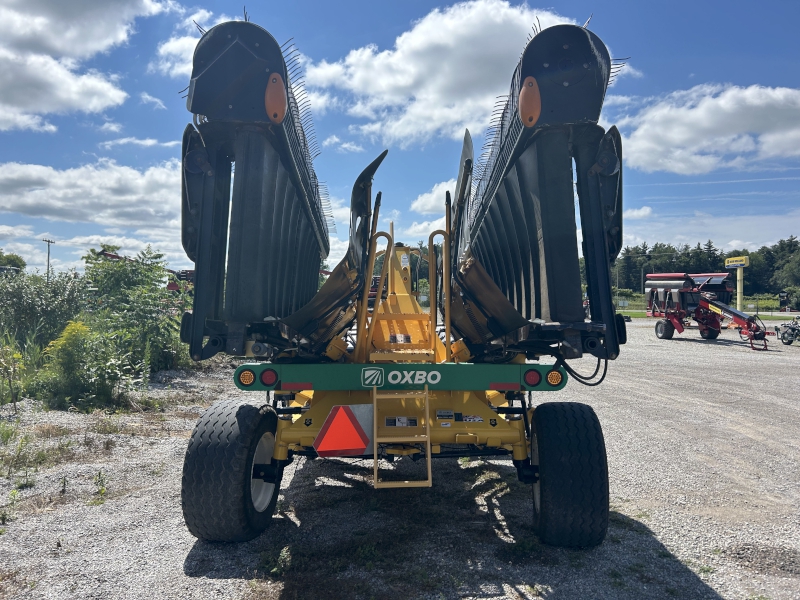2021 Oxbo 2334 Windrow Merger
