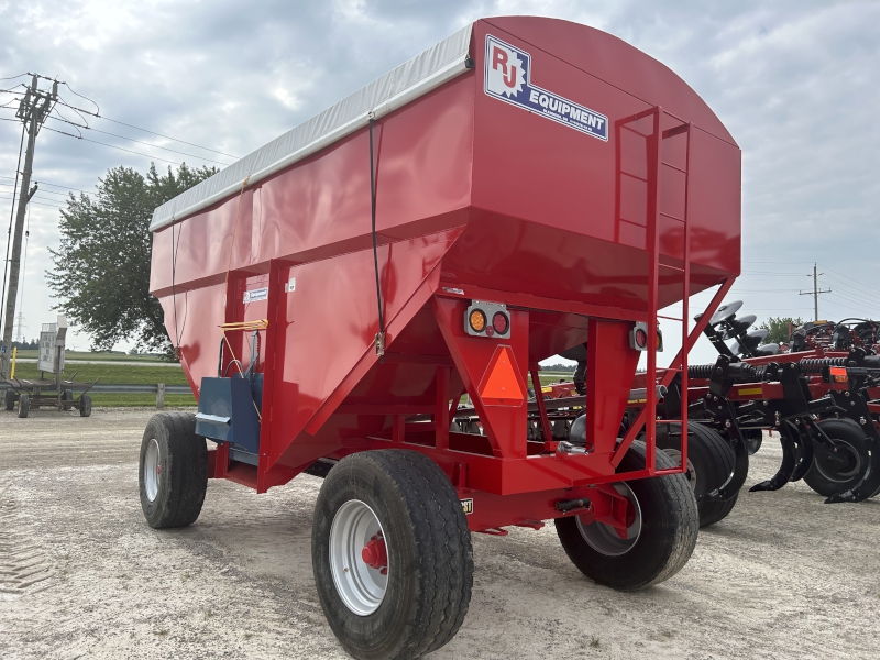 2024 R J Equipment 600 Gravity Box