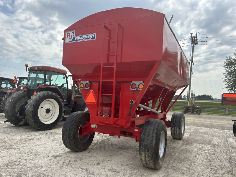 2024 R J Equipment 600 Gravity Box