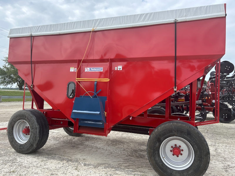 2024 R J Equipment 600 Gravity Box