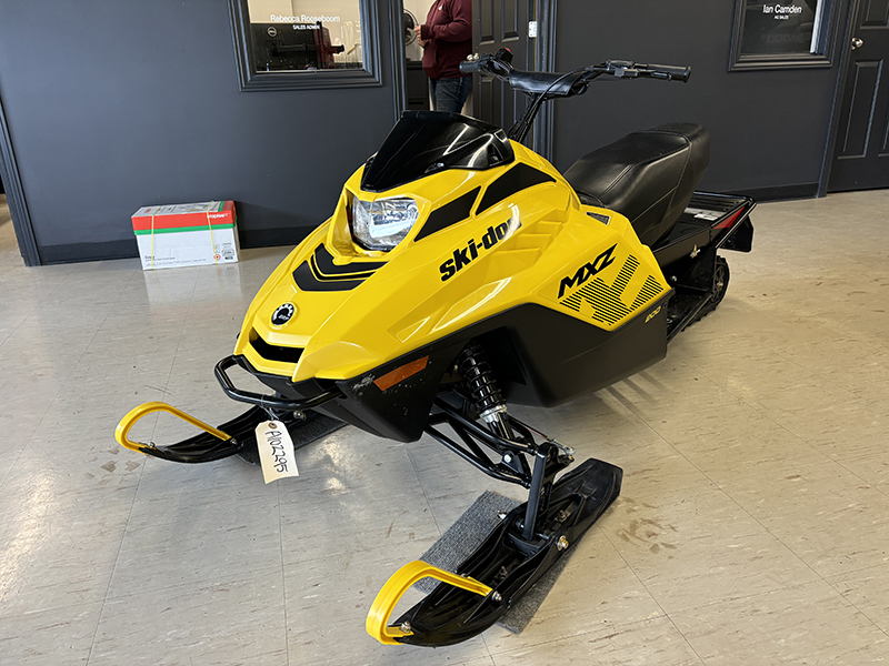 2023 Ski-Doo Z 200 Snowmobile