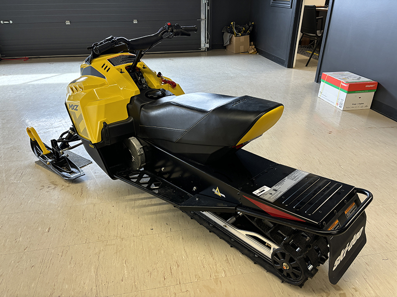 2023 Ski-Doo Z 200 Snowmobile