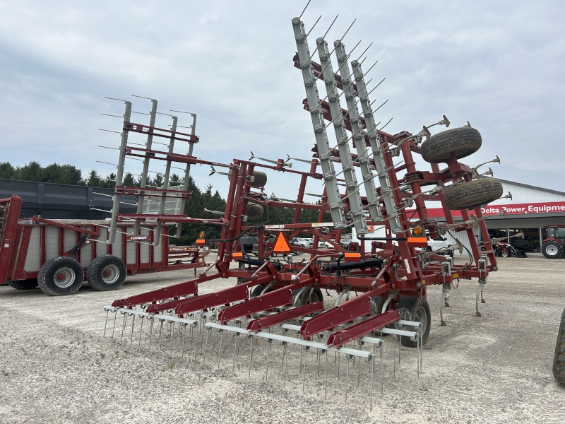 2013 Wil-Rich 11XL2-27 Field Cultivator