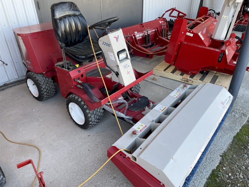 2012 Ventrac 3200 Tractor Compact