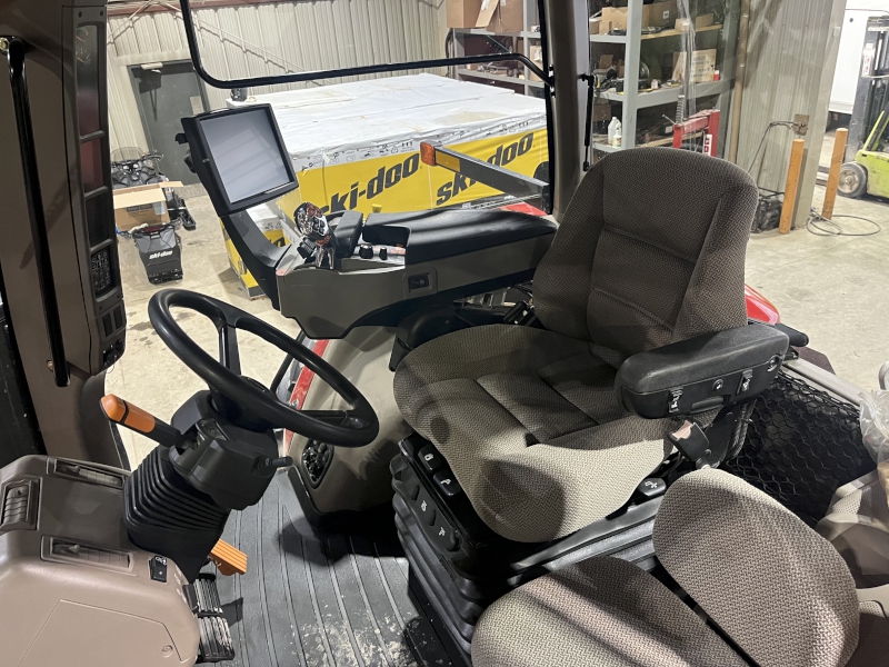 2018 Case IH MAGNUM 220 Tractor