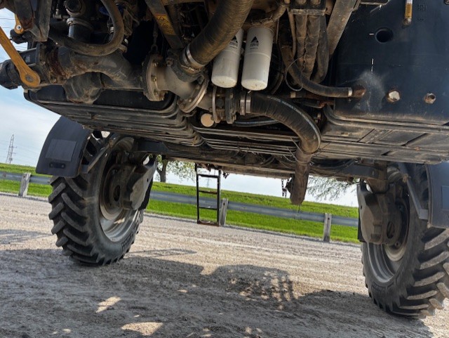 2014 RoGator RG1300 Sprayer/High Clearance