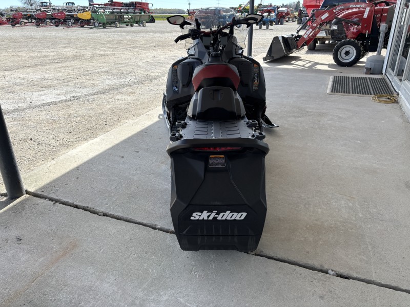 2025 Ski-Doo 850 E-TEC Snowmobile